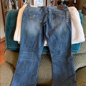 Maurices jeans